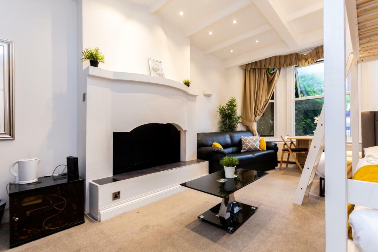 Oyo Tamtam Acton Hotel London Ngoại thất bức ảnh